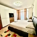 8th Floor Luxury Tirana 2 Selitë e Vogël