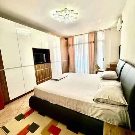 8th Floor Luxury Tirana 2 Selitë e Vogël